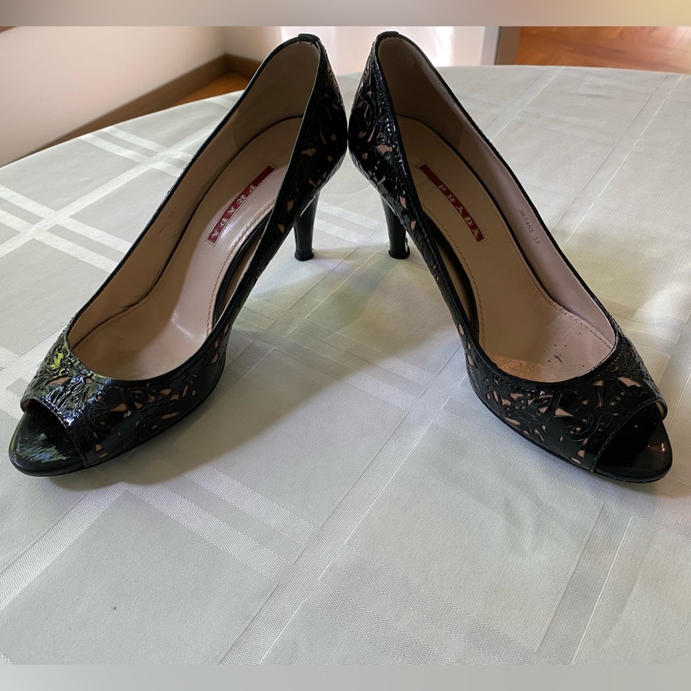 Prada black laser cut lace patent leather pump open toe size 37